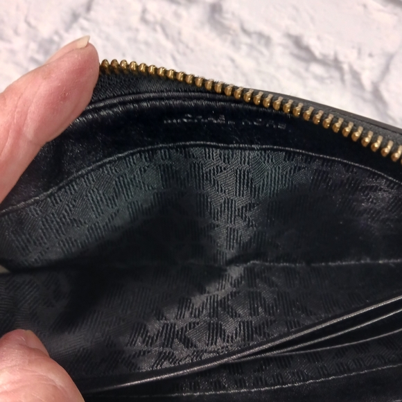 Michael Kors black and tan signature canvas and leather zip wallet - Picture 8 of 14